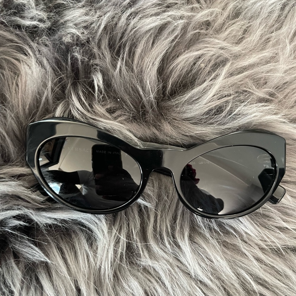 🖤⚫️🕶️Authentic Women Versace  Sunglasses 😎